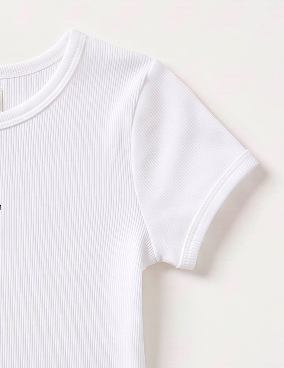 Playera calvin klein manga corta para niña 3