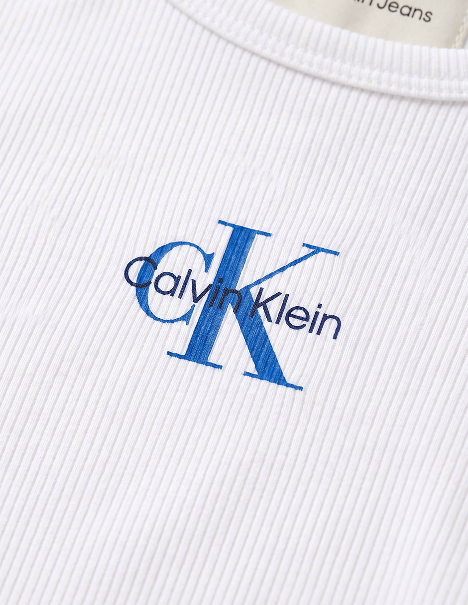 Playera calvin klein manga corta para niña 4